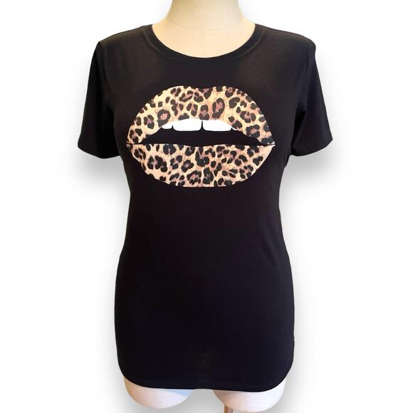 Torrid 6 (6X) Leopard Print Lips Kisses Slim‎ Fit Black Graphic Tee T Shirt New - Picture 1 of 2